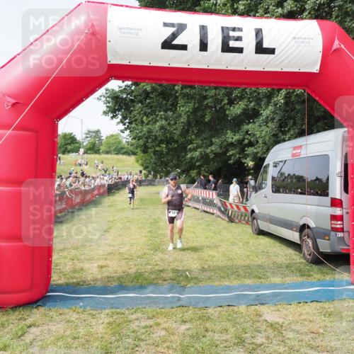 21.06.2025 - 27. Vierlanden-Triathlon MichiJ http://msf.ph/oto/7998759 15.06.2026 11:22:02 Ziel 315, 396, 406, 410 meine-sportfotos.de