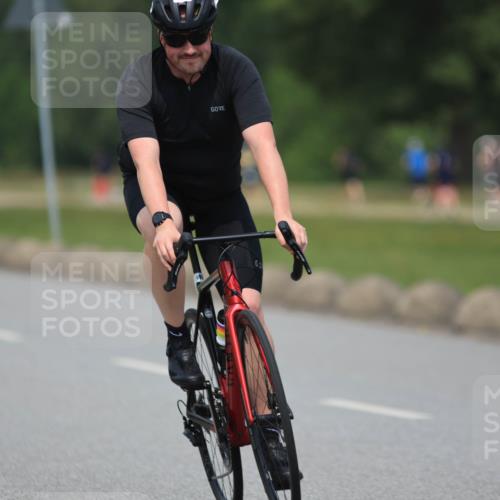 21.06.2025 - 27. Vierlanden-Triathlon H.Heesch http://msf.ph/oto/7998763 15.06.2025 12:29:23 Radfahren 684 meine-sportfotos.de
