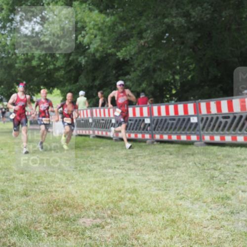 21.06.2025 - 27. Vierlanden-Triathlon KatJ http://msf.ph/oto/7998767 15.06.2025 12:53:12 Ziel 35, 732, 989, 991, 992, 993 meine-sportfotos.de