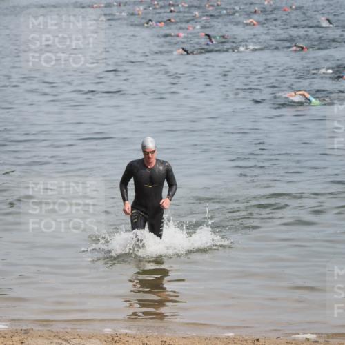 21.06.2025 - 27. Vierlanden-Triathlon MichiJ http://msf.ph/oto/7998769 15.06.2026 10:03:12 Schwimmen 406 meine-sportfotos.de
