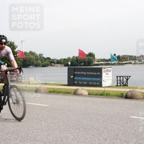 15.06.2025 - 27. Vierlanden-Triathlon H.Heesch http://msf.ph/oto/7998775 15.06.2025 11:37:51 Radfahren 683, 691, 759 meine-sportfotos.de