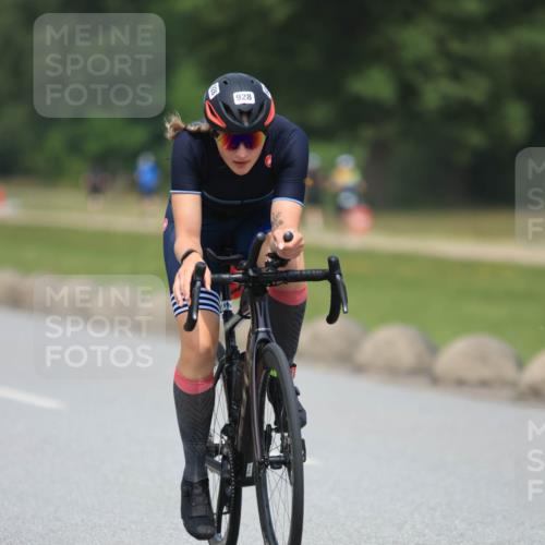 21.06.2025 - 27. Vierlanden-Triathlon H.Heesch http://msf.ph/oto/7998785 15.06.2025 12:29:31 Radfahren 928 meine-sportfotos.de
