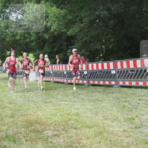 21.06.2025 - 27. Vierlanden-Triathlon KatJ http://msf.ph/oto/7998789 15.06.2025 12:53:12 Ziel 35, 732, 989, 991, 992, 993 meine-sportfotos.de