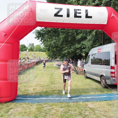 21.06.2025 - 27. Vierlanden-Triathlon MichiJ http://msf.ph/oto/7998790 15.06.2026 11:22:03 Ziel 315, 396, 406, 410 meine-sportfotos.de