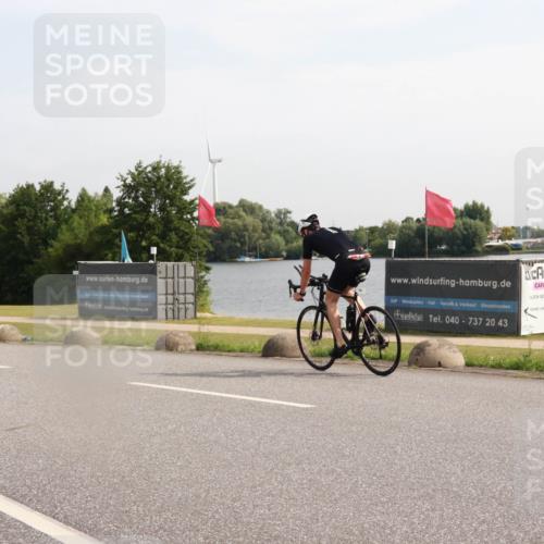 15.06.2025 - 27. Vierlanden-Triathlon H.Heesch http://msf.ph/oto/7998795 15.06.2025 09:56:01 Radfahren 12, 229 meine-sportfotos.de