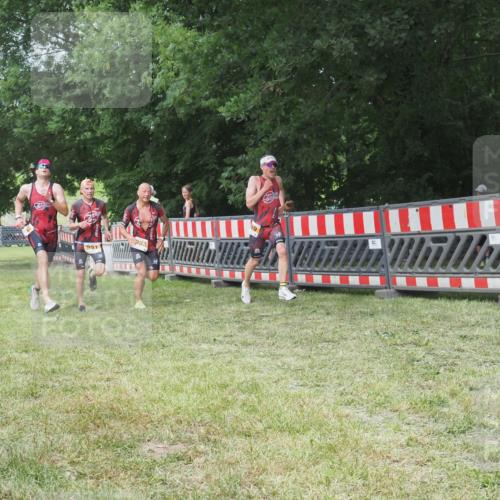 21.06.2025 - 27. Vierlanden-Triathlon KatJ http://msf.ph/oto/7998801 15.06.2025 12:53:12 Ziel 35, 732, 989, 991, 992, 993 meine-sportfotos.de