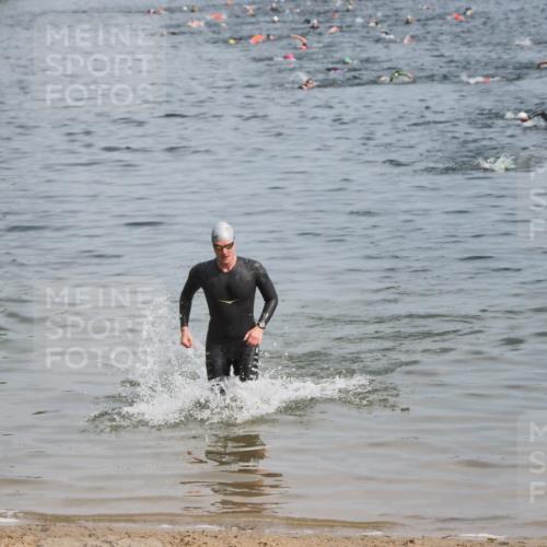 21.06.2025 - 27. Vierlanden-Triathlon MichiJ http://msf.ph/oto/7998809 15.06.2026 10:03:12 Schwimmen 406 meine-sportfotos.de