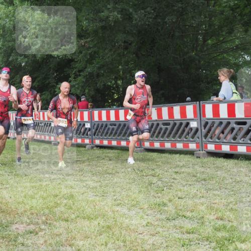 21.06.2025 - 27. Vierlanden-Triathlon KatJ http://msf.ph/oto/7998825 15.06.2025 12:53:13 Ziel 35, 732, 989, 991, 992, 993 meine-sportfotos.de
