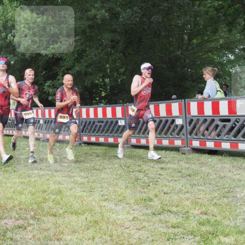 21.06.2025 - 27. Vierlanden-Triathlon KatJ http://msf.ph/oto/7998835 15.06.2025 12:53:13 Ziel 35, 732, 989, 991, 992, 993 meine-sportfotos.de