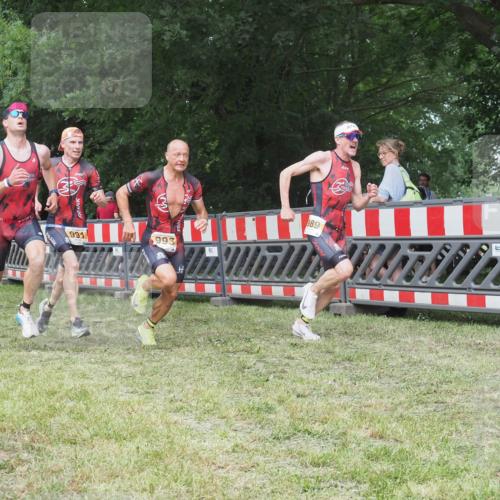 21.06.2025 - 27. Vierlanden-Triathlon KatJ http://msf.ph/oto/7998860 15.06.2025 12:53:13 Ziel 35, 732, 989, 991, 992, 993 meine-sportfotos.de