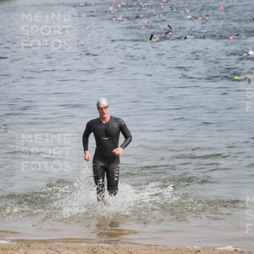 21.06.2025 - 27. Vierlanden-Triathlon MichiJ http://msf.ph/oto/7998861 15.06.2026 10:03:13 Schwimmen 406 meine-sportfotos.de