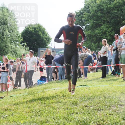 15.06.2025 - 27. Vierlanden-Triathlon KatJ http://msf.ph/oto/7998864 15.06.2025 09:56:13 Schwimmen 268, 277, 285, 314, 315, 349, 357 meine-sportfotos.de