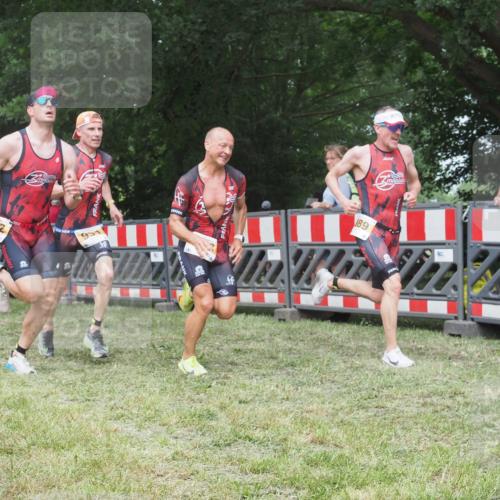 21.06.2025 - 27. Vierlanden-Triathlon KatJ http://msf.ph/oto/7998888 15.06.2025 12:53:13 Ziel 35, 732, 989, 991, 992, 993 meine-sportfotos.de