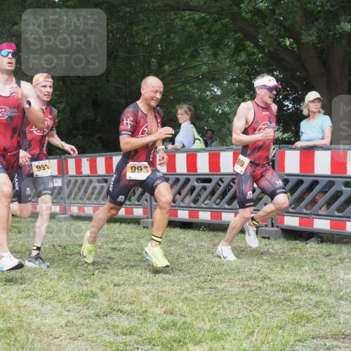 21.06.2025 - 27. Vierlanden-Triathlon KatJ http://msf.ph/oto/7998901 15.06.2025 12:53:14 Ziel 35, 732, 989, 991, 992, 993 meine-sportfotos.de