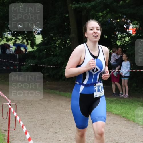 21.06.2025 - 27. Vierlanden-Triathlon Lena Gebhardt http://msf.ph/oto/7998916 15.06.2025 13:58:23 Laufen 11 meine-sportfotos.de