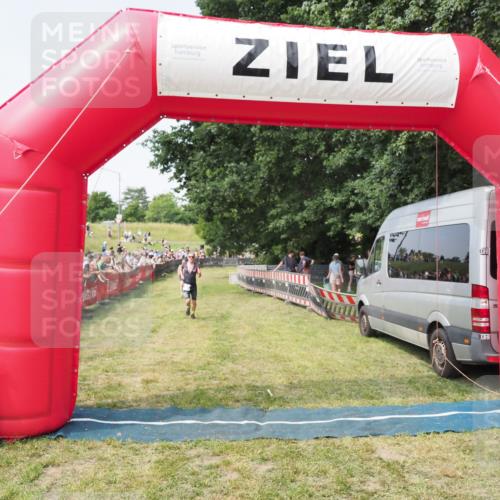 21.06.2025 - 27. Vierlanden-Triathlon MichiJ http://msf.ph/oto/7998919 15.06.2026 11:22:05 Ziel 315, 396, 406, 410, 439 meine-sportfotos.de