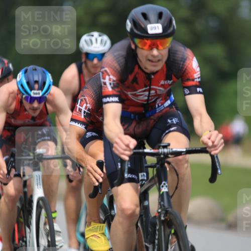 21.06.2025 - 27. Vierlanden-Triathlon H.Heesch http://msf.ph/oto/7998924 15.06.2025 12:29:42 Radfahren 937, 951, 989, 990, 991, 992, 993 meine-sportfotos.de