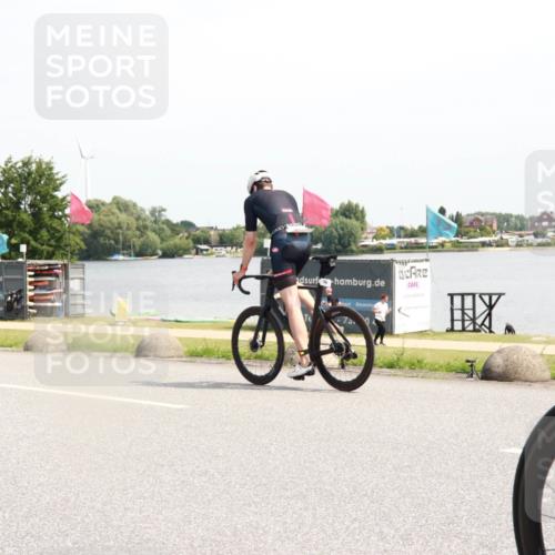 21.06.2025 - 27. Vierlanden-Triathlon H.Heesch http://msf.ph/oto/7998929 15.06.2025 11:38:25 Radfahren 226, 246 meine-sportfotos.de