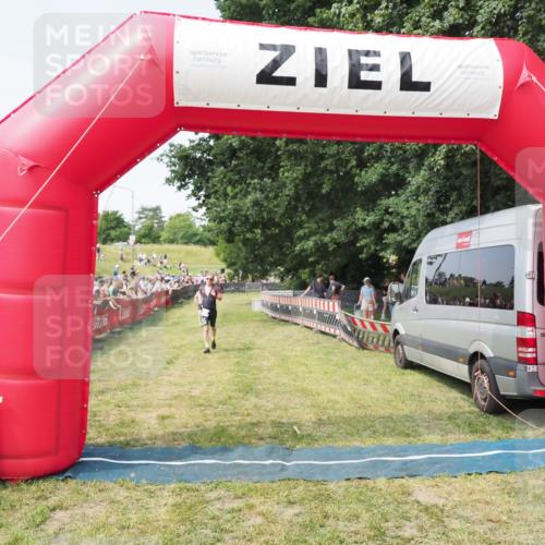 21.06.2025 - 27. Vierlanden-Triathlon MichiJ http://msf.ph/oto/7998931 15.06.2026 11:22:05 Ziel 315, 396, 406, 410, 439 meine-sportfotos.de
