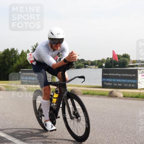 15.06.2025 - 27. Vierlanden-Triathlon H.Heesch http://msf.ph/oto/7998939 15.06.2025 09:59:19 Radfahren 194, 239 meine-sportfotos.de