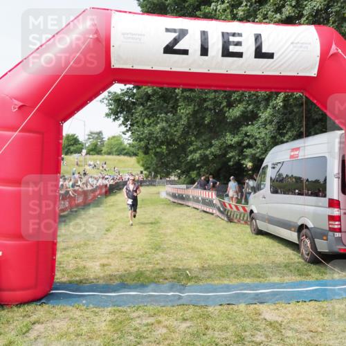 21.06.2025 - 27. Vierlanden-Triathlon MichiJ http://msf.ph/oto/7998941 15.06.2026 11:22:05 Ziel 315, 396, 406, 410, 439 meine-sportfotos.de