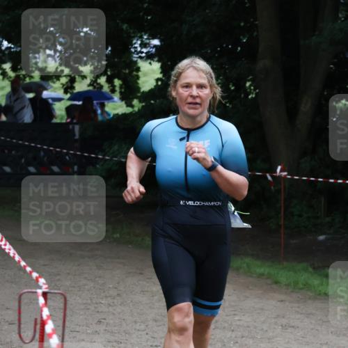 21.06.2025 - 27. Vierlanden-Triathlon Lena Gebhardt http://msf.ph/oto/7998942 15.06.2025 13:59:19 Laufen  meine-sportfotos.de