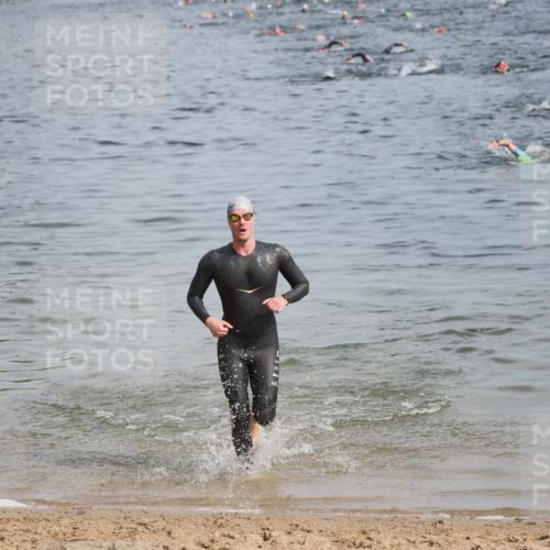 21.06.2025 - 27. Vierlanden-Triathlon MichiJ http://msf.ph/oto/7998968 15.06.2026 10:03:14 Schwimmen 406 meine-sportfotos.de