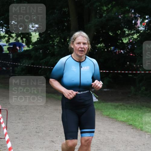 21.06.2025 - 27. Vierlanden-Triathlon Lena Gebhardt http://msf.ph/oto/7998970 15.06.2025 13:59:20 Laufen 221 meine-sportfotos.de