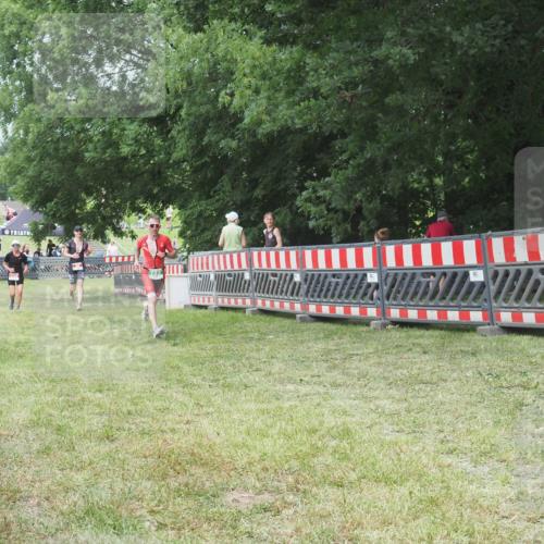 21.06.2025 - 27. Vierlanden-Triathlon KatJ http://msf.ph/oto/7998973 15.06.2025 12:53:19 Ziel 35, 234, 732 meine-sportfotos.de
