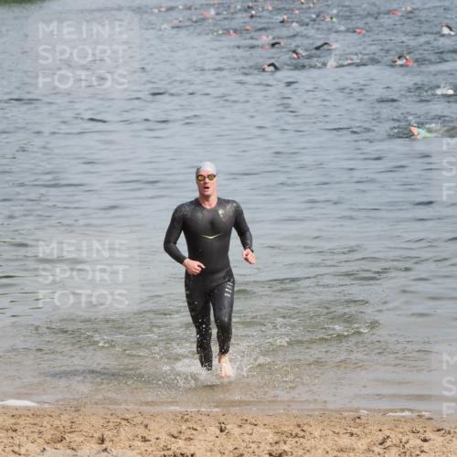 21.06.2025 - 27. Vierlanden-Triathlon MichiJ http://msf.ph/oto/7998989 15.06.2026 10:03:14 Schwimmen 406 meine-sportfotos.de
