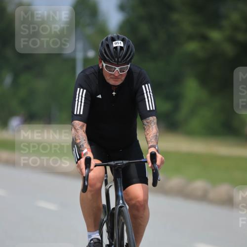 21.06.2025 - 27. Vierlanden-Triathlon H.Heesch http://msf.ph/oto/7998994 15.06.2025 12:29:47 Radfahren 937, 951, 989, 990, 992 meine-sportfotos.de