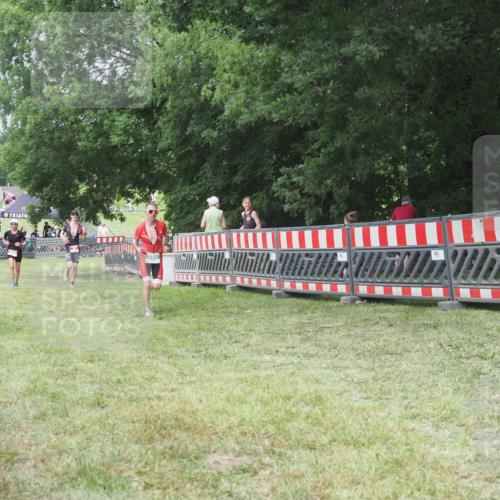 21.06.2025 - 27. Vierlanden-Triathlon KatJ http://msf.ph/oto/7998995 15.06.2025 12:53:19 Ziel 35, 234, 732 meine-sportfotos.de
