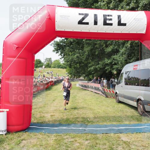 21.06.2025 - 27. Vierlanden-Triathlon MichiJ http://msf.ph/oto/7998996 15.06.2026 11:22:07 Ziel 410, 422, 439 meine-sportfotos.de