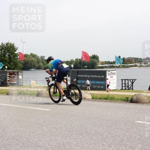 21.06.2025 - 27. Vierlanden-Triathlon H.Heesch http://msf.ph/oto/7999019 15.06.2025 11:38:31 Radfahren 226, 677, 761 meine-sportfotos.de