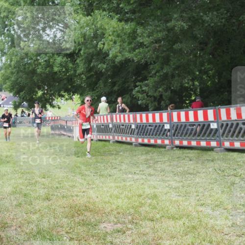 21.06.2025 - 27. Vierlanden-Triathlon KatJ http://msf.ph/oto/7999032 15.06.2025 12:53:20 Ziel 35, 234, 732 meine-sportfotos.de