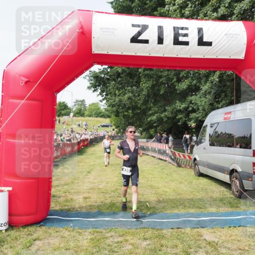 21.06.2025 - 27. Vierlanden-Triathlon MichiJ http://msf.ph/oto/7999035 15.06.2026 11:22:08 Ziel 410, 422, 439 meine-sportfotos.de