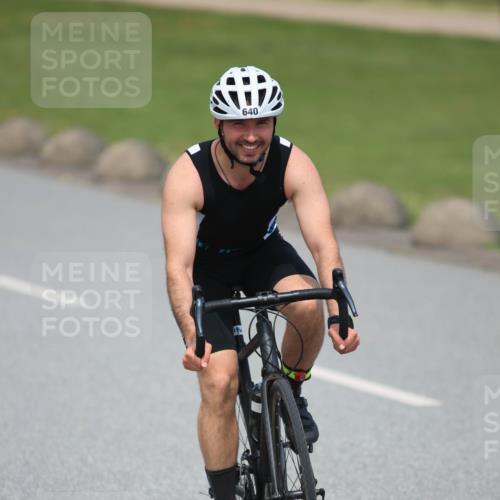 21.06.2025 - 27. Vierlanden-Triathlon H.Heesch http://msf.ph/oto/7999038 15.06.2025 12:30:25 Radfahren 58, 640, 883 meine-sportfotos.de