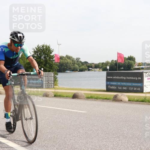 15.06.2025 - 27. Vierlanden-Triathlon H.Heesch http://msf.ph/oto/7999052 15.06.2025 10:11:28 Radfahren 63, 70, 290 meine-sportfotos.de