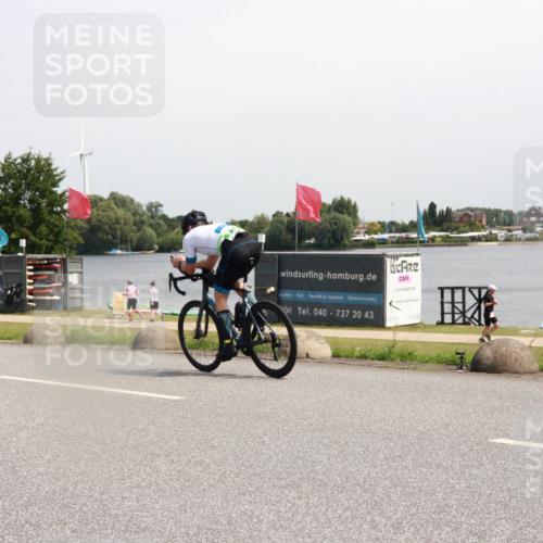 21.06.2025 - 27. Vierlanden-Triathlon H.Heesch http://msf.ph/oto/7999061 15.06.2025 11:38:35 Radfahren 174, 677, 718 meine-sportfotos.de