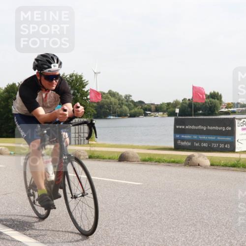15.06.2025 - 27. Vierlanden-Triathlon H.Heesch http://msf.ph/oto/7999084 15.06.2025 10:13:28 Radfahren 37, 90, 415 meine-sportfotos.de