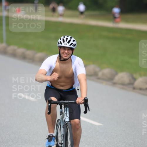 21.06.2025 - 27. Vierlanden-Triathlon H.Heesch http://msf.ph/oto/7999095 15.06.2025 12:30:31 Radfahren 58, 828, 883, 884, 952 meine-sportfotos.de