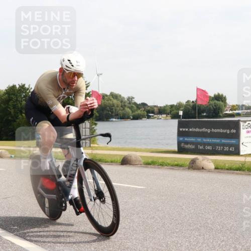15.06.2025 - 27. Vierlanden-Triathlon H.Heesch http://msf.ph/oto/7999108 15.06.2025 10:16:05 Radfahren 23, 50, 124 meine-sportfotos.de