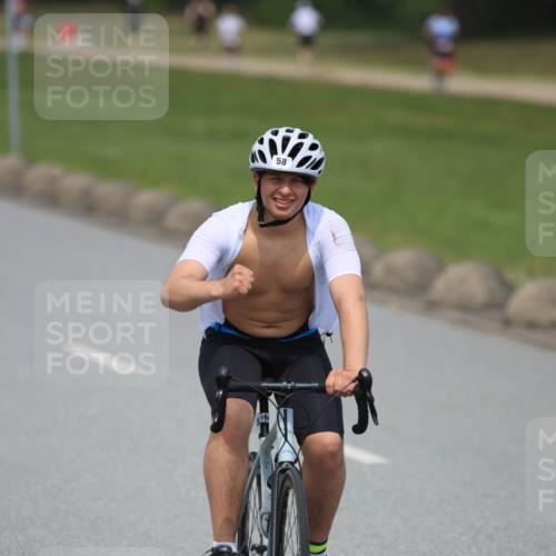 21.06.2025 - 27. Vierlanden-Triathlon H.Heesch http://msf.ph/oto/7999111 15.06.2025 12:30:31 Radfahren 58, 828, 883, 884, 952 meine-sportfotos.de