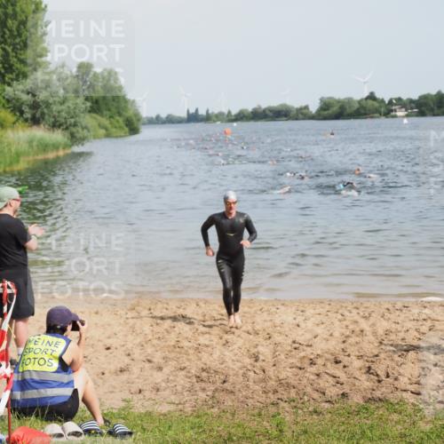 21.06.2025 - 27. Vierlanden-Triathlon MichiJ http://msf.ph/oto/7999128 15.06.2026 10:03:16 Schwimmen 406 meine-sportfotos.de