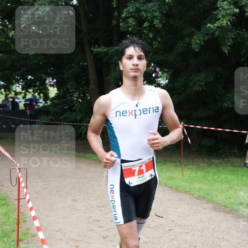 21.06.2025 - 27. Vierlanden-Triathlon Lena Gebhardt http://msf.ph/oto/7999130 15.06.2025 13:59:33 Laufen  meine-sportfotos.de