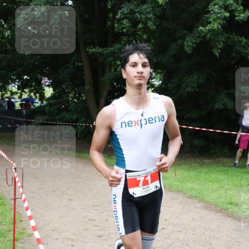 21.06.2025 - 27. Vierlanden-Triathlon Lena Gebhardt http://msf.ph/oto/7999136 15.06.2025 13:59:33 Laufen 2025, 4, 71, 194 meine-sportfotos.de