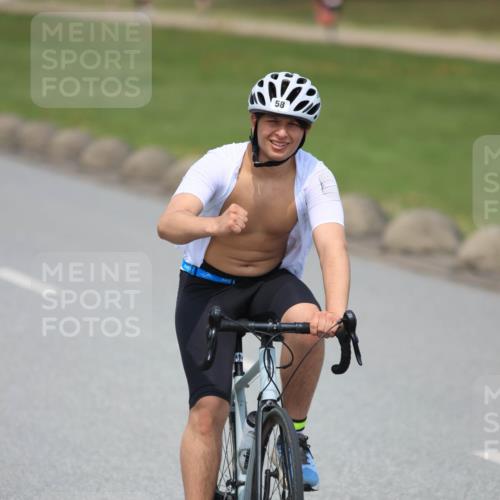 21.06.2025 - 27. Vierlanden-Triathlon H.Heesch http://msf.ph/oto/7999145 15.06.2025 12:30:31 Radfahren 58, 828, 883, 884, 952 meine-sportfotos.de