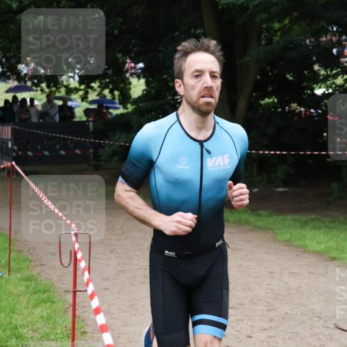 21.06.2025 - 27. Vierlanden-Triathlon Lena Gebhardt http://msf.ph/oto/7999180 15.06.2025 13:59:39 Laufen  meine-sportfotos.de