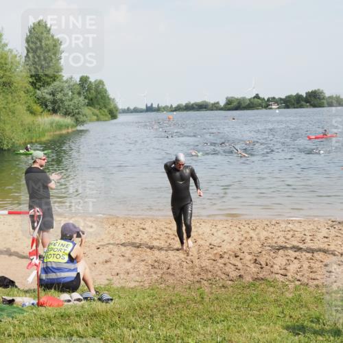 21.06.2025 - 27. Vierlanden-Triathlon MichiJ http://msf.ph/oto/7999185 15.06.2026 10:03:17 Schwimmen 406 meine-sportfotos.de