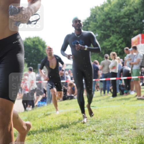 15.06.2025 - 27. Vierlanden-Triathlon KatJ http://msf.ph/oto/7999220 15.06.2025 09:56:23 Schwimmen 260, 314, 315, 323, 349, 438 meine-sportfotos.de